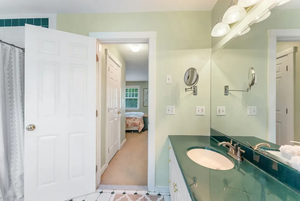 5 Bayes Hill Circle Oak Bluffs MA 02557