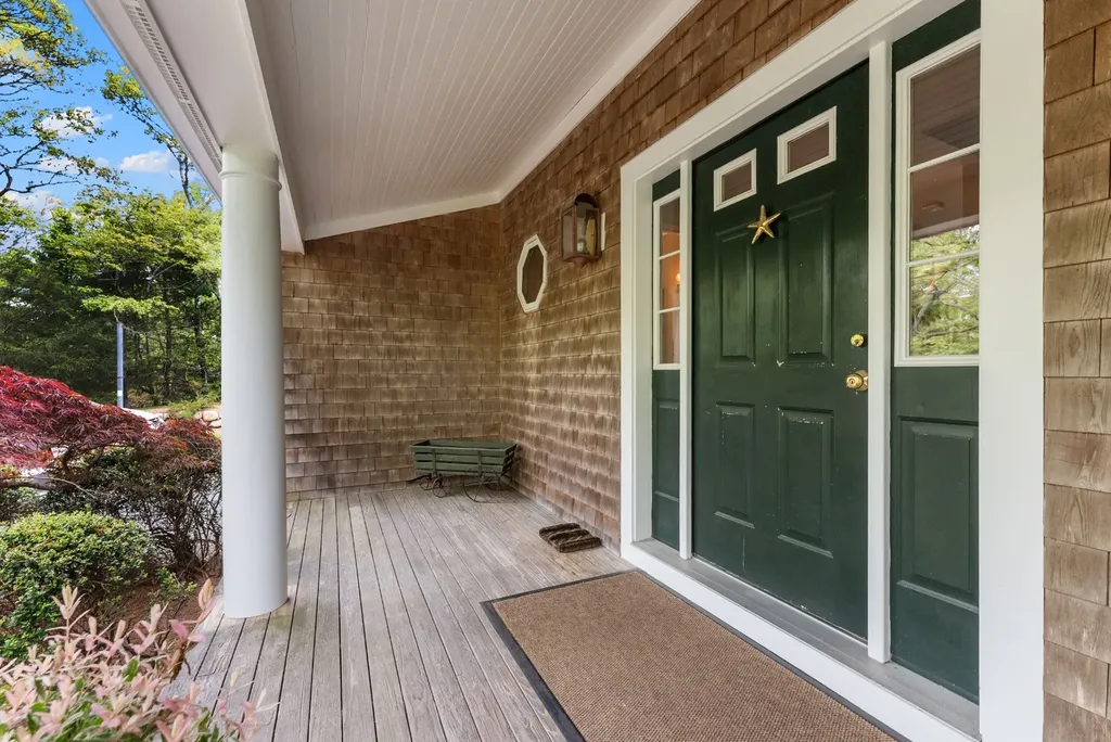 5 Bayes Hill Circle Oak Bluffs MA 02557