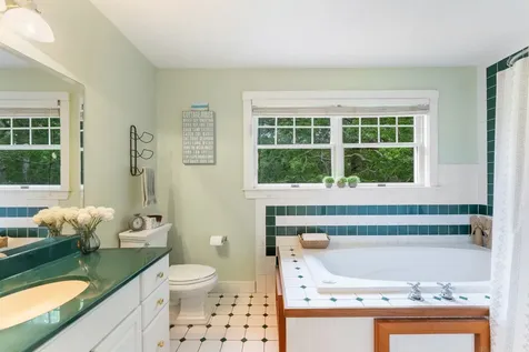 5 Bayes Hill Circle Oak Bluffs MA 02557