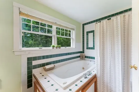 5 Bayes Hill Circle Oak Bluffs MA 02557