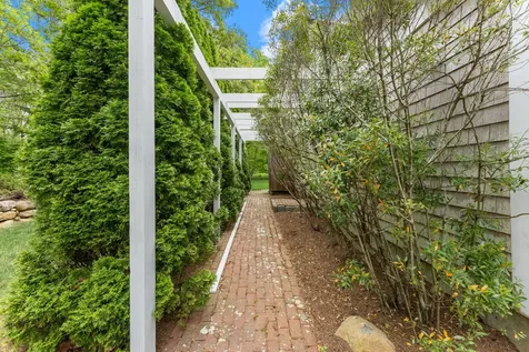 5 Bayes Hill Circle Oak Bluffs MA 02557