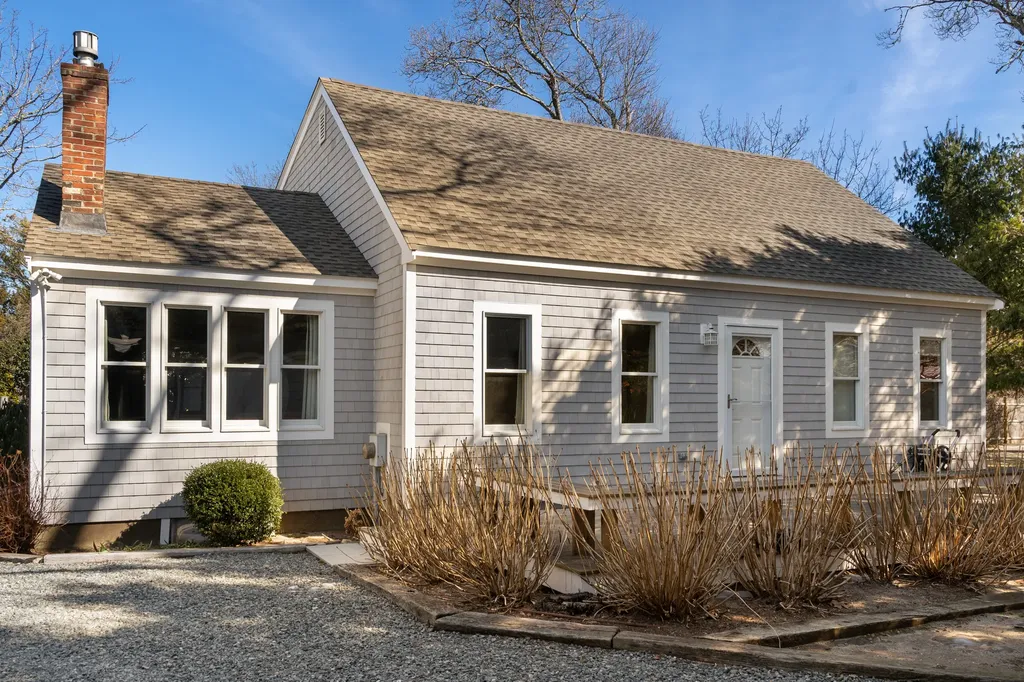 2 Upper Douglas Lane Oak Bluffs MA 02557