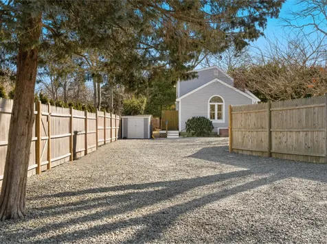 2 Upper Douglas Lane Oak Bluffs MA 02557