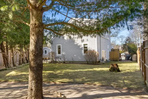 2 Upper Douglas Lane Oak Bluffs MA 02557