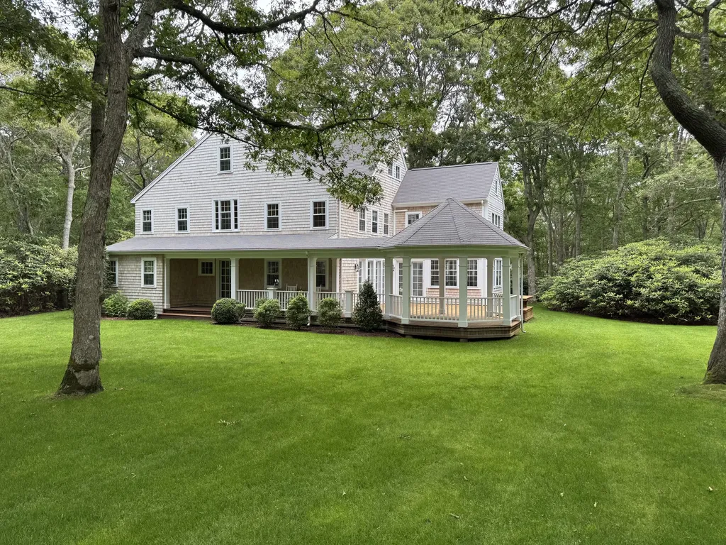 735 Franklin Street Vineyard Haven MA 02568