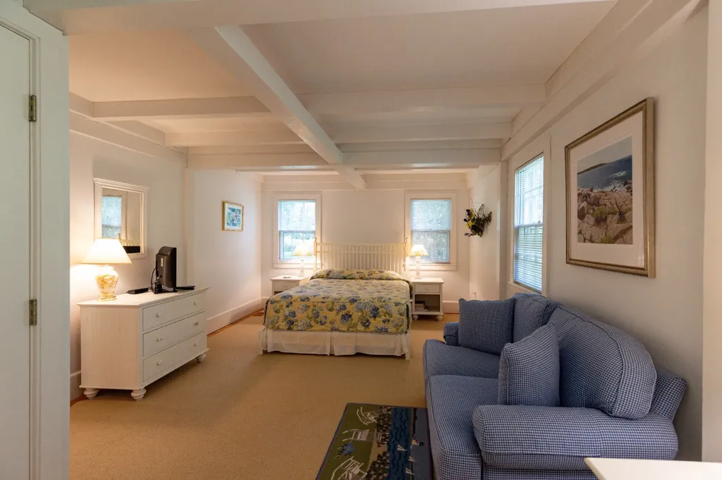 735 Franklin Street Vineyard Haven MA 02568