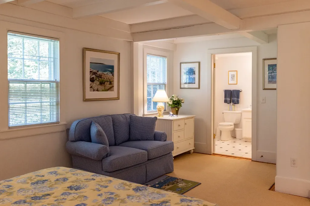 735 Franklin Street Vineyard Haven MA 02568