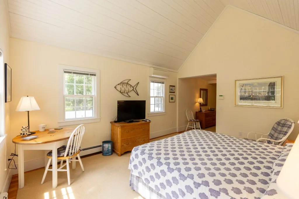 735 Franklin Street Vineyard Haven MA 02568