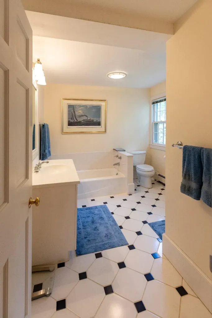 735 Franklin Street Vineyard Haven MA 02568