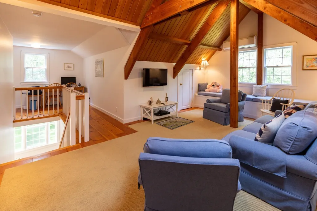 735 Franklin Street Vineyard Haven MA 02568