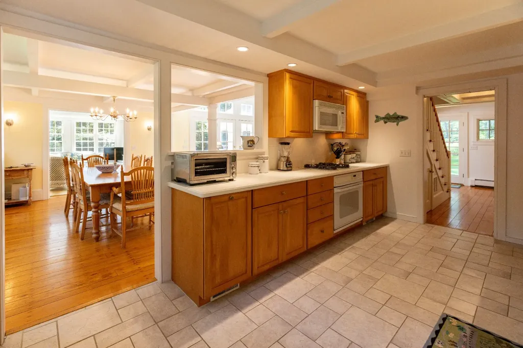735 Franklin Street Vineyard Haven MA 02568