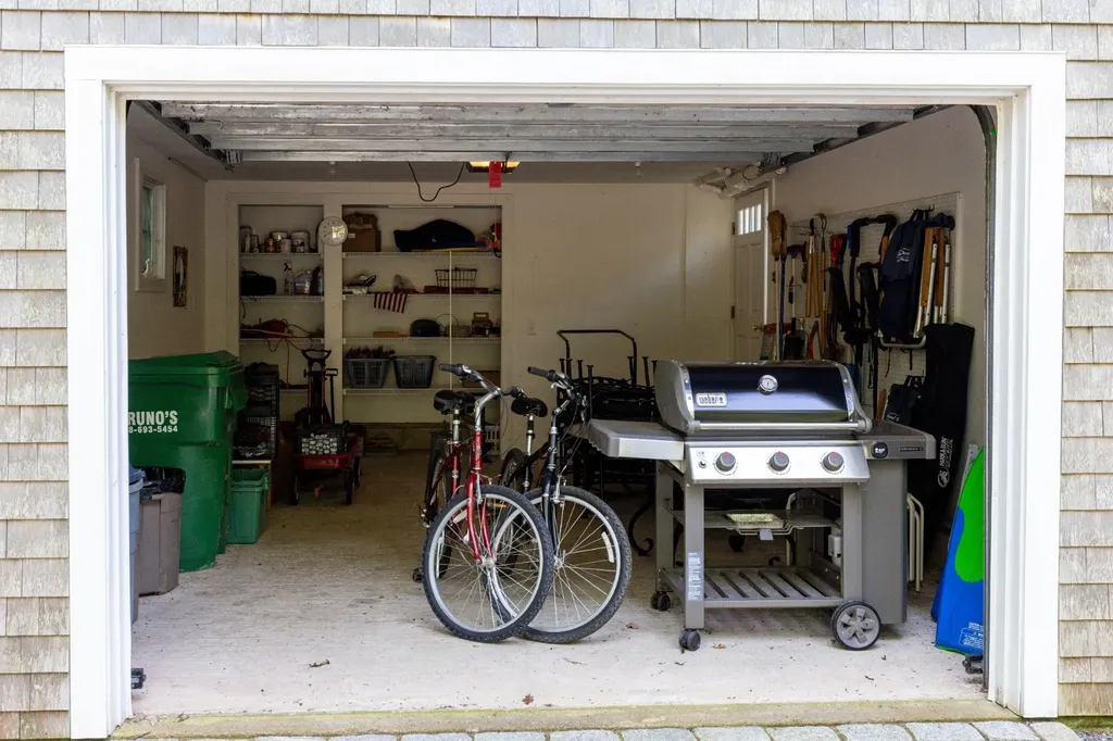 735 Franklin Street Vineyard Haven MA 02568