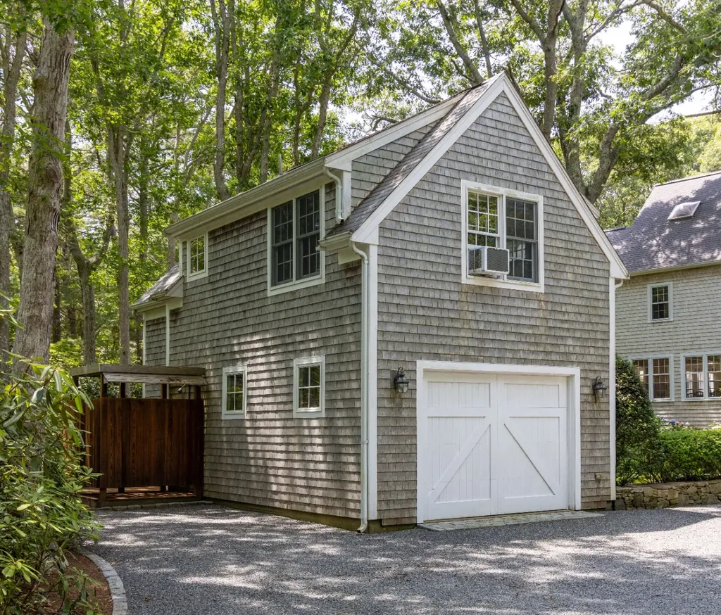 735 Franklin Street Vineyard Haven MA 02568