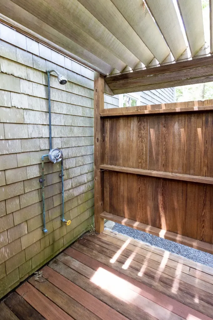 735 Franklin Street Vineyard Haven MA 02568