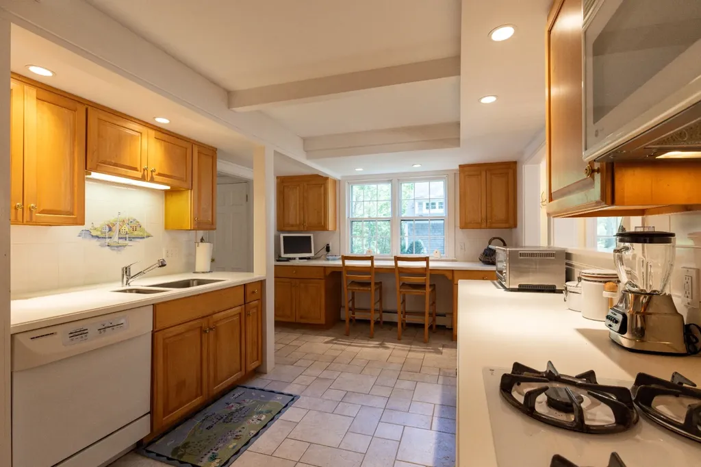 735 Franklin Street Vineyard Haven MA 02568