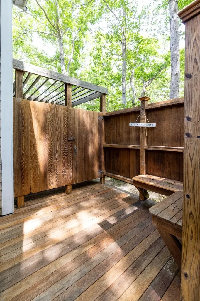 735 Franklin Street Vineyard Haven MA 02568