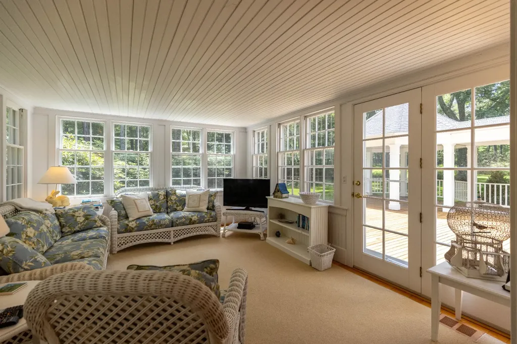 735 Franklin Street Vineyard Haven MA 02568