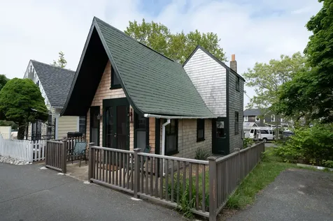 21 Rock Avenue Oak Bluffs MA 02557