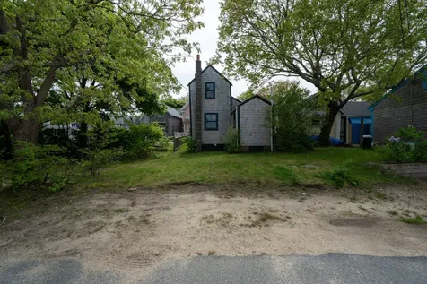 21 Rock Avenue Oak Bluffs MA 02557