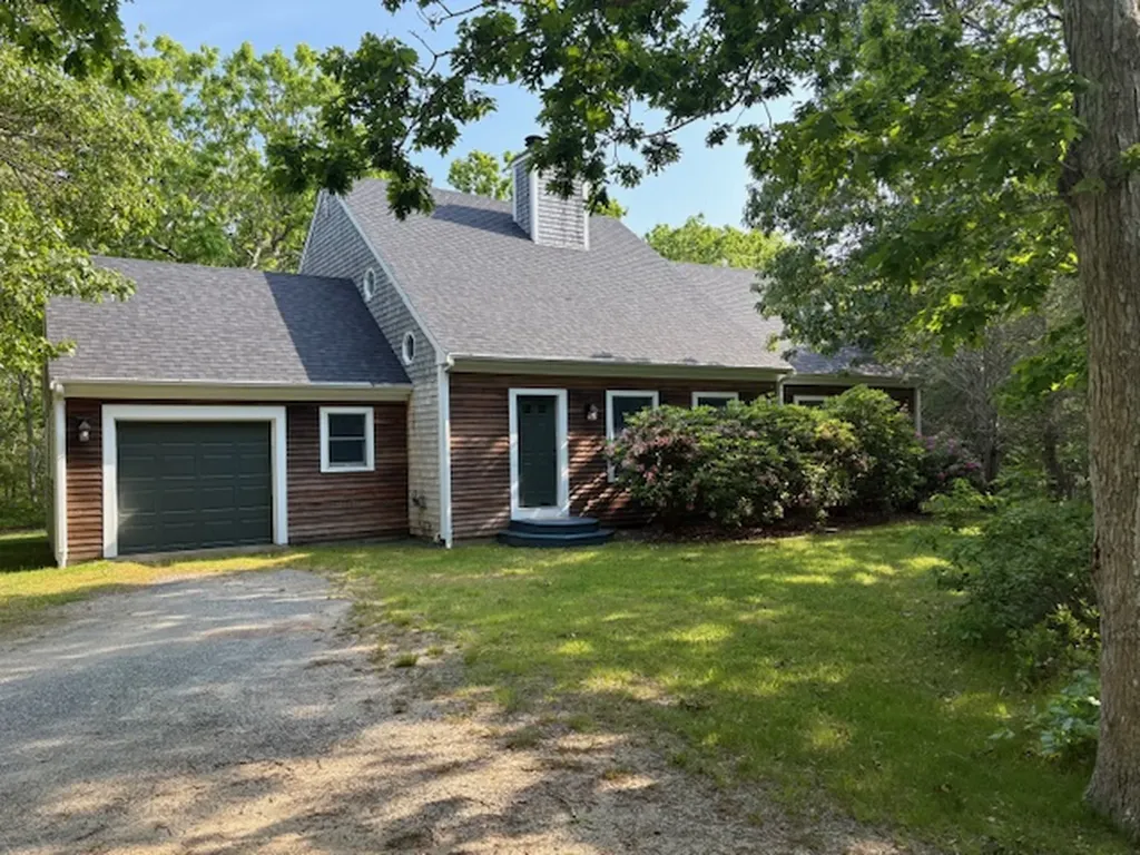 19 South Vine Lane West Tisbury MA 02575