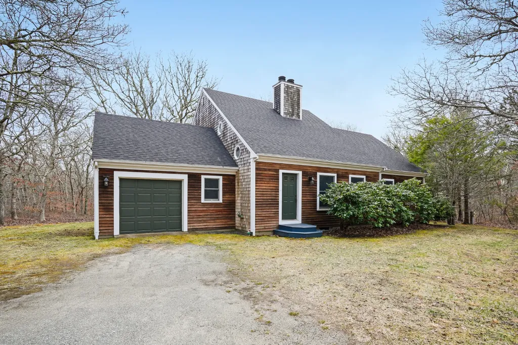 19 South Vine Lane West Tisbury MA 02575