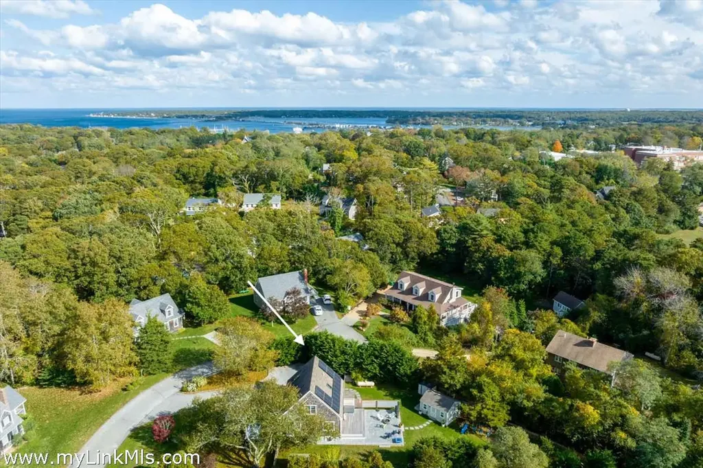 191 Spring Hill Road Vineyard Haven MA 02568