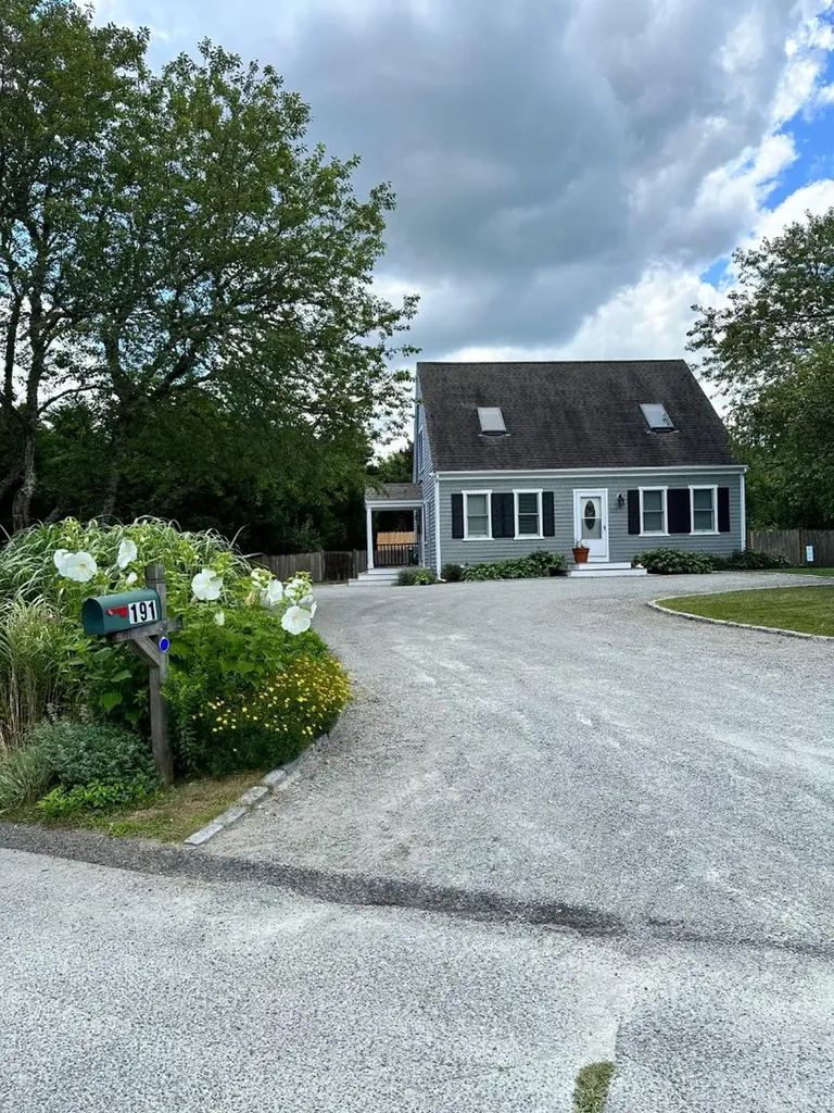 191 Spring Hill Road Vineyard Haven MA 02568