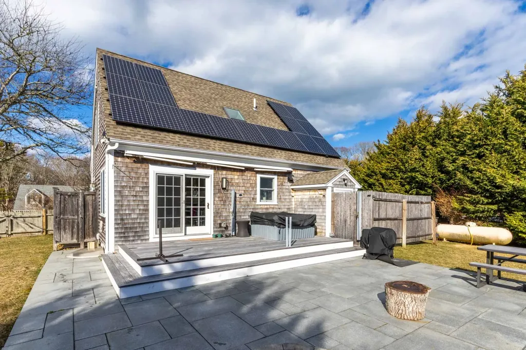 191 Spring Hill Road Vineyard Haven MA 02568