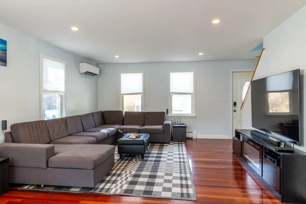 191 Spring Hill Road Vineyard Haven MA 02568