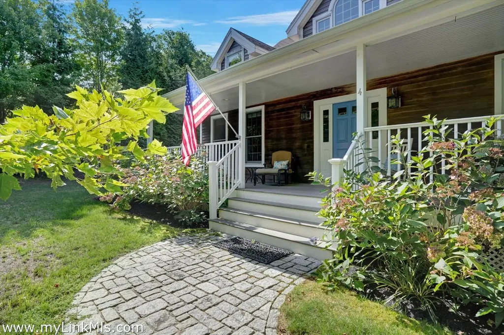 4 High Meadow Lane Oak Bluffs MA 02557