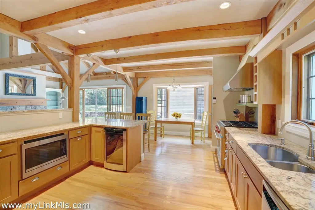 4 High Meadow Lane Oak Bluffs MA 02557