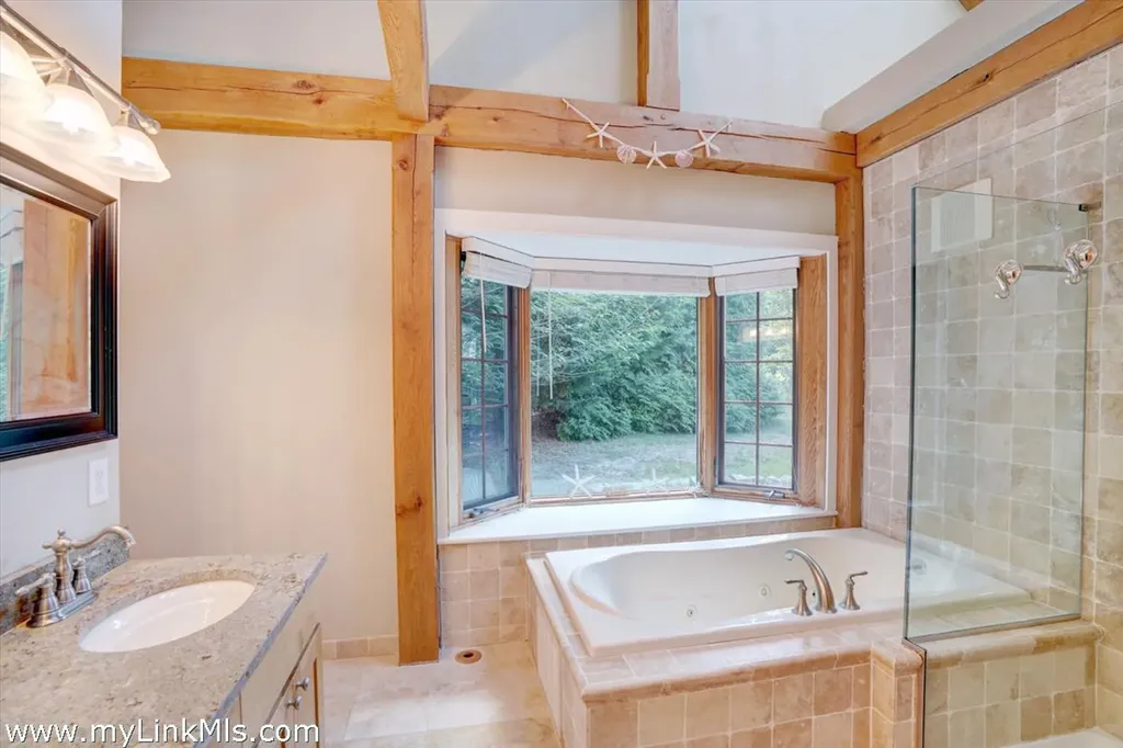 4 High Meadow Lane Oak Bluffs MA 02557