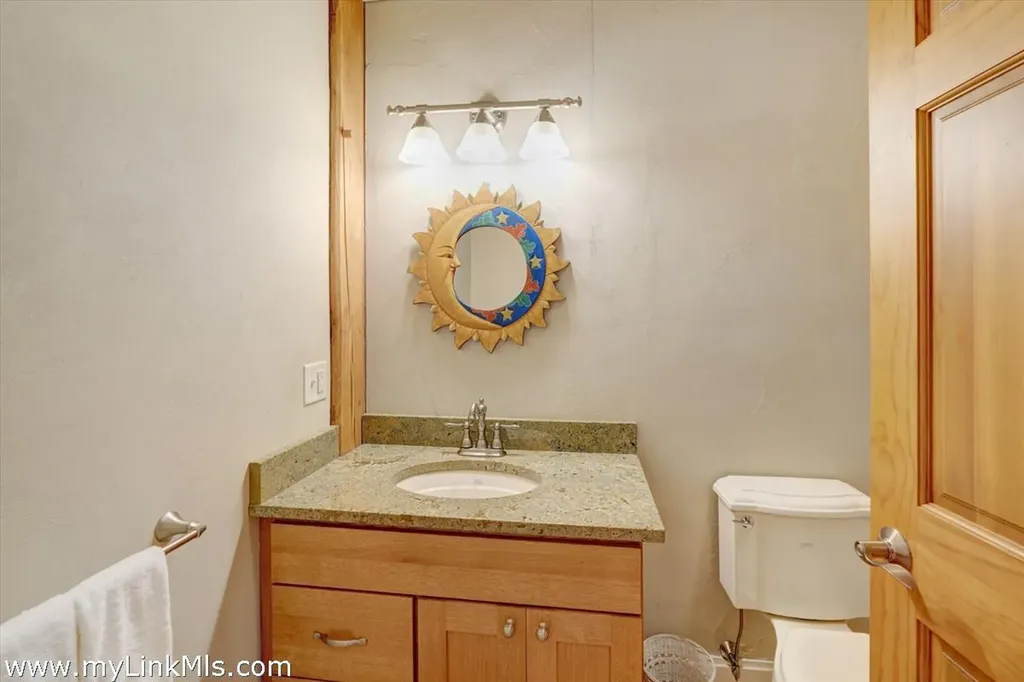 4 High Meadow Lane Oak Bluffs MA 02557