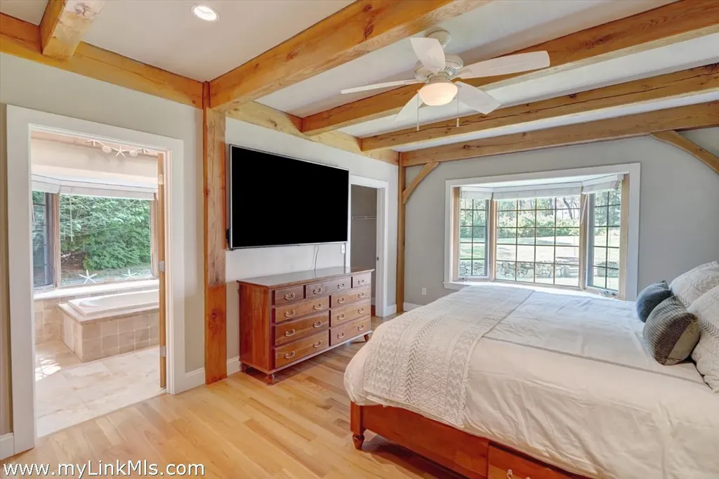 4 High Meadow Lane Oak Bluffs MA 02557