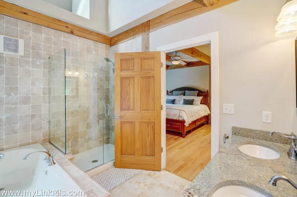 4 High Meadow Lane Oak Bluffs MA 02557