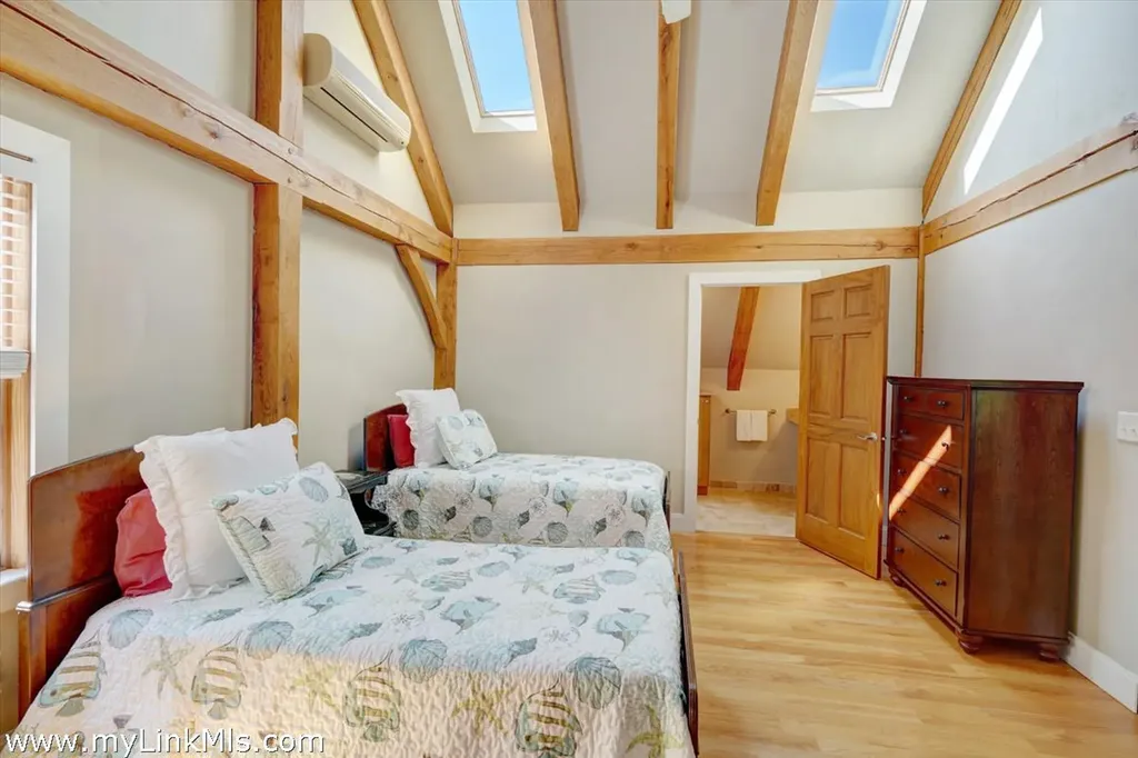 4 High Meadow Lane Oak Bluffs MA 02557