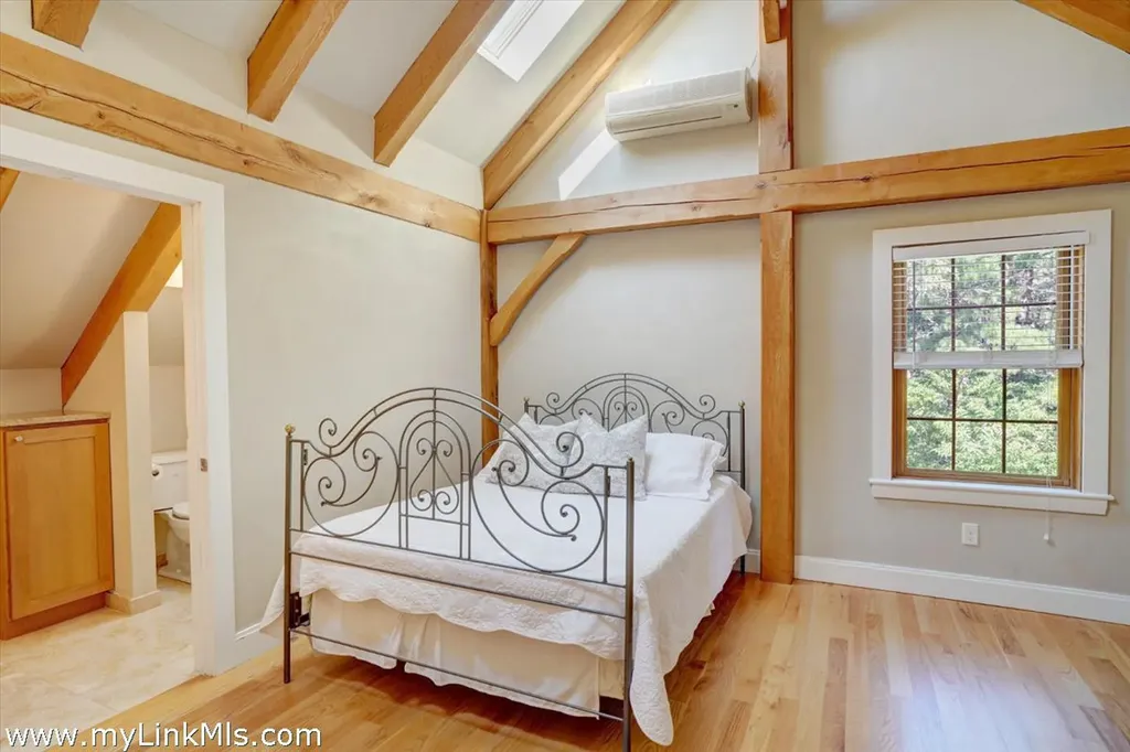 4 High Meadow Lane Oak Bluffs MA 02557