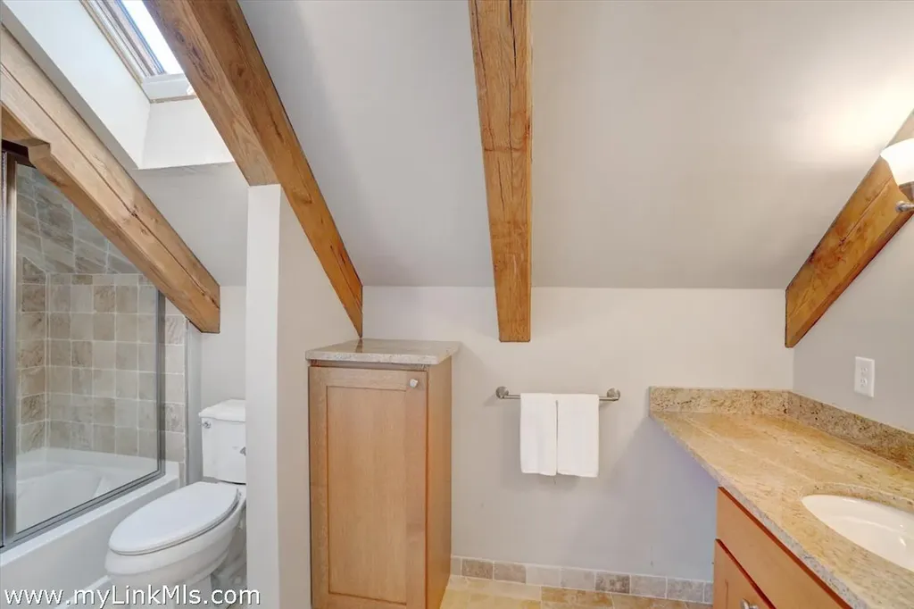 4 High Meadow Lane Oak Bluffs MA 02557