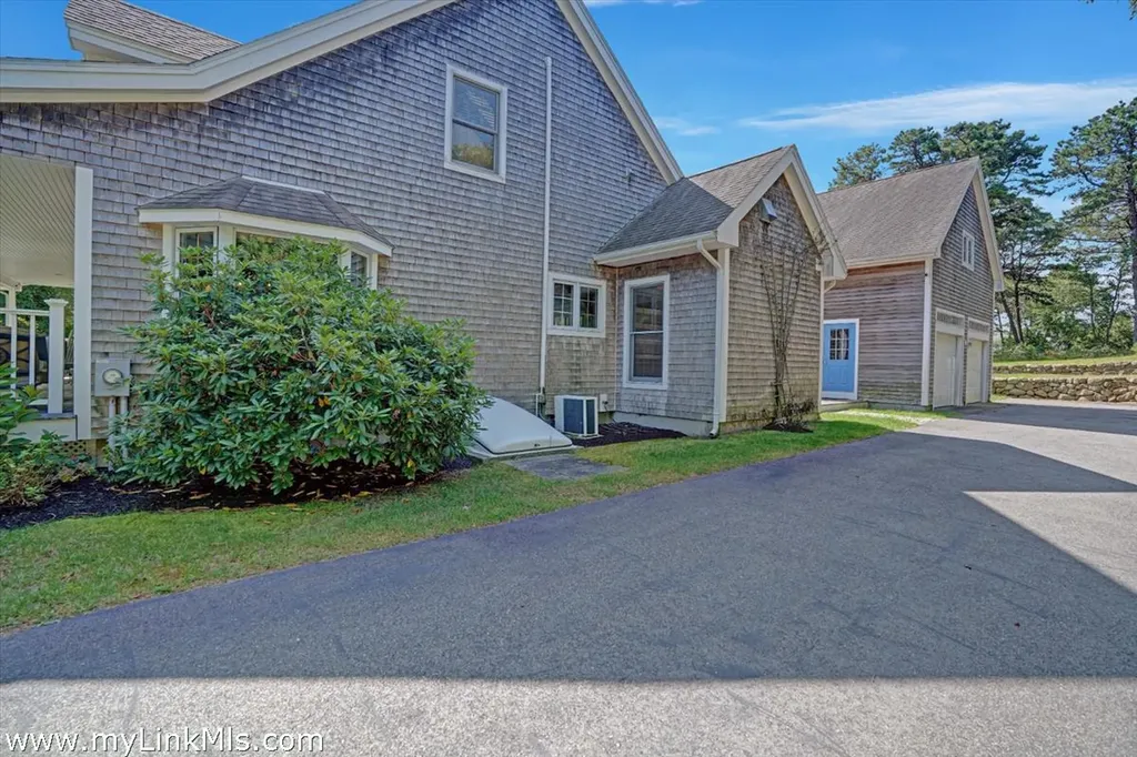 4 High Meadow Lane Oak Bluffs MA 02557