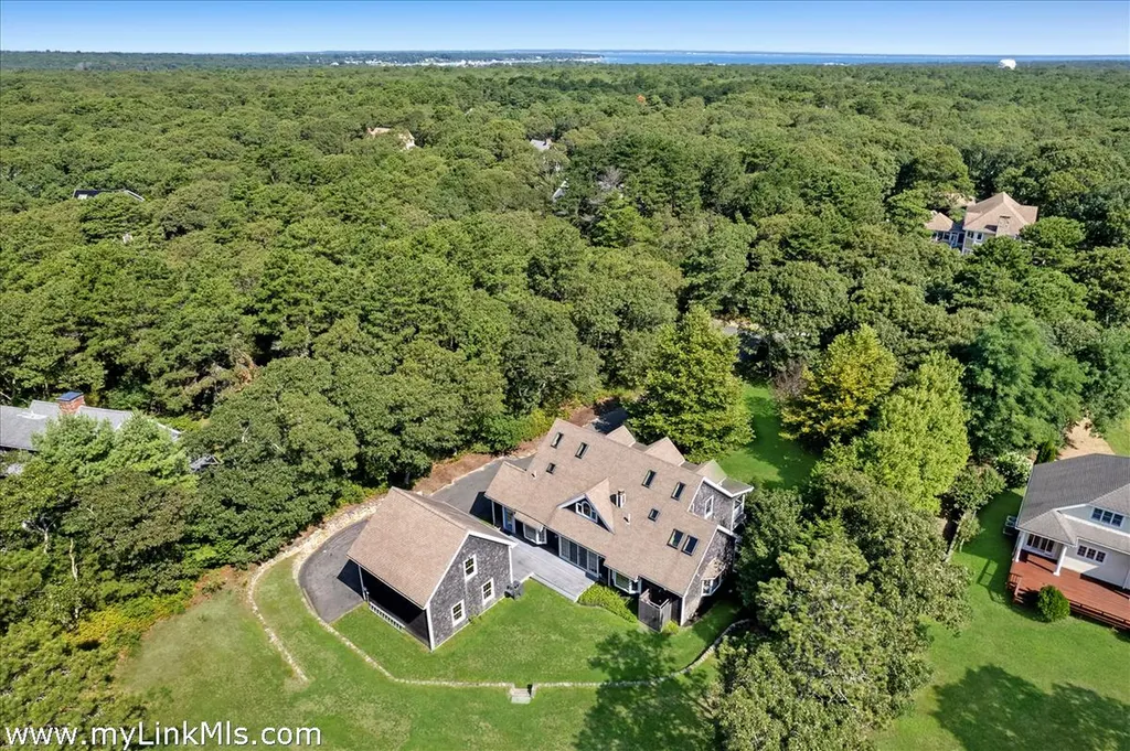 4 High Meadow Lane Oak Bluffs MA 02557