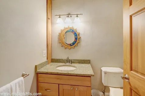 4 High Meadow Lane Oak Bluffs MA 02557
