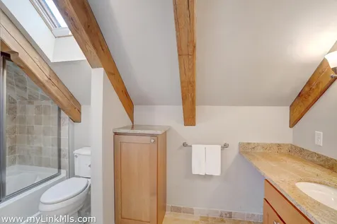 4 High Meadow Lane Oak Bluffs MA 02557