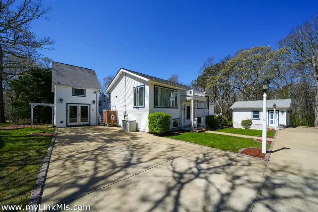 60 Prospect Avenue Oak Bluffs MA 02557