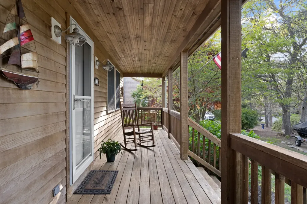 112 West Spring Street Vineyard Haven MA 02568