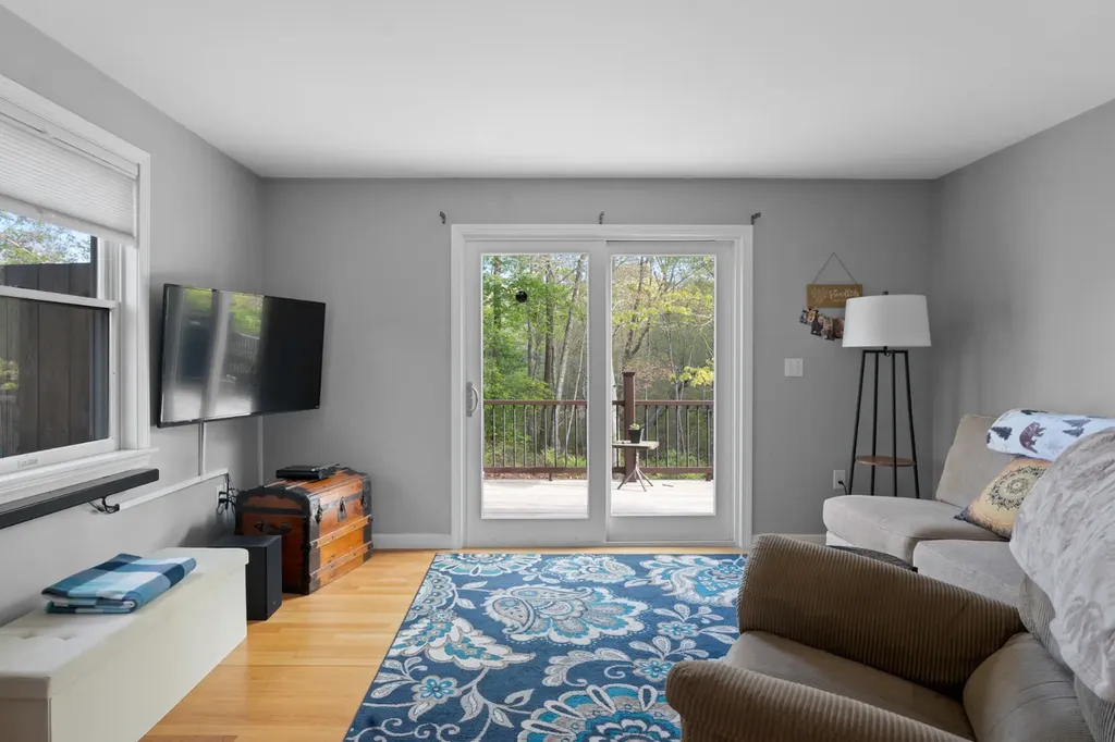 112 West Spring Street Vineyard Haven MA 02568