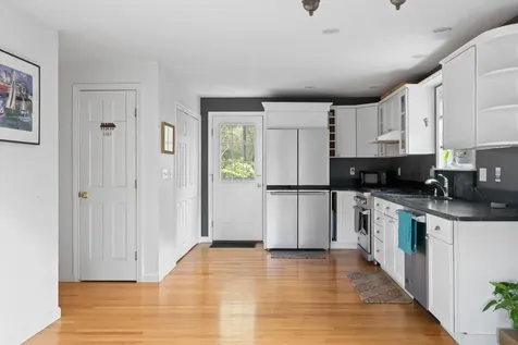 112 West Spring Street Vineyard Haven MA 02568