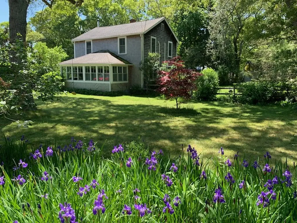110 Daggett Avenue Vineyard Haven MA 02568