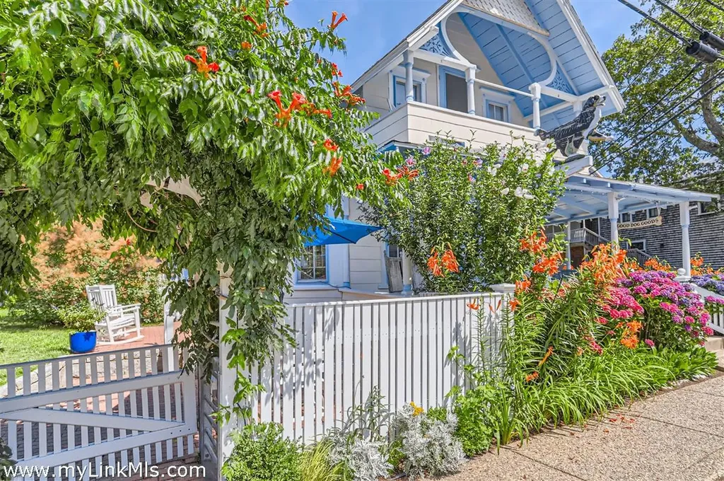 79 Circuit Avenue Oak Bluffs MA 02557