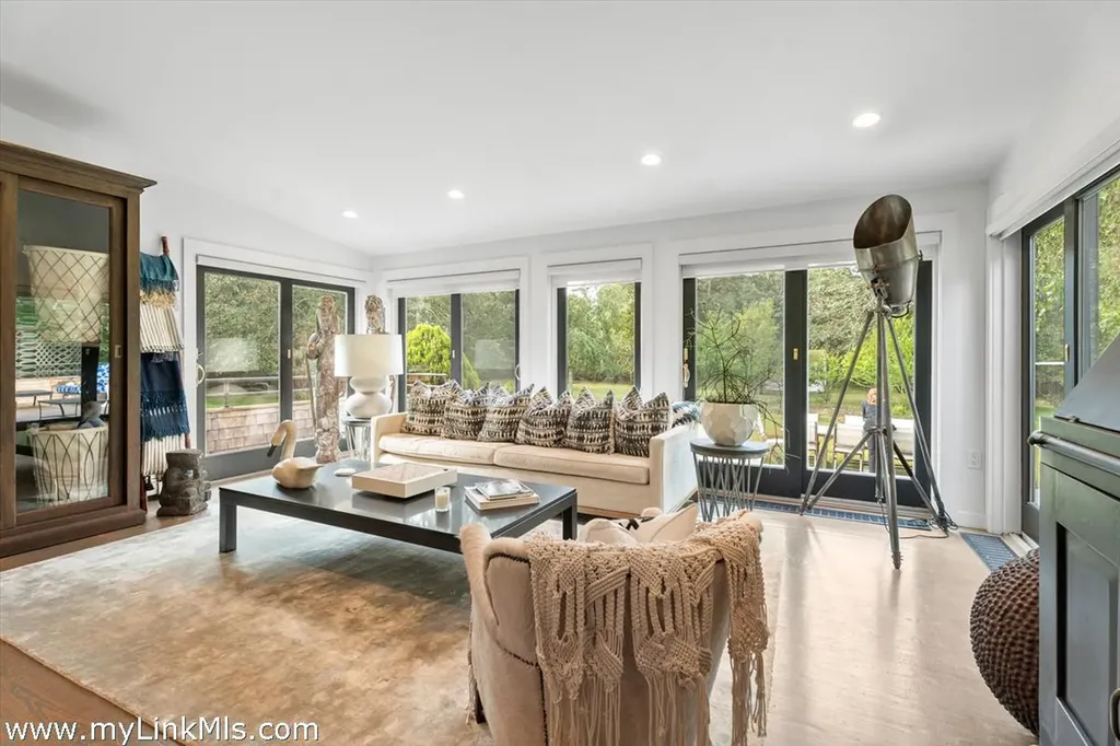 49 Oak Lane West Tisbury MA 02575