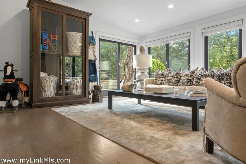 49 Oak Lane West Tisbury MA 02575